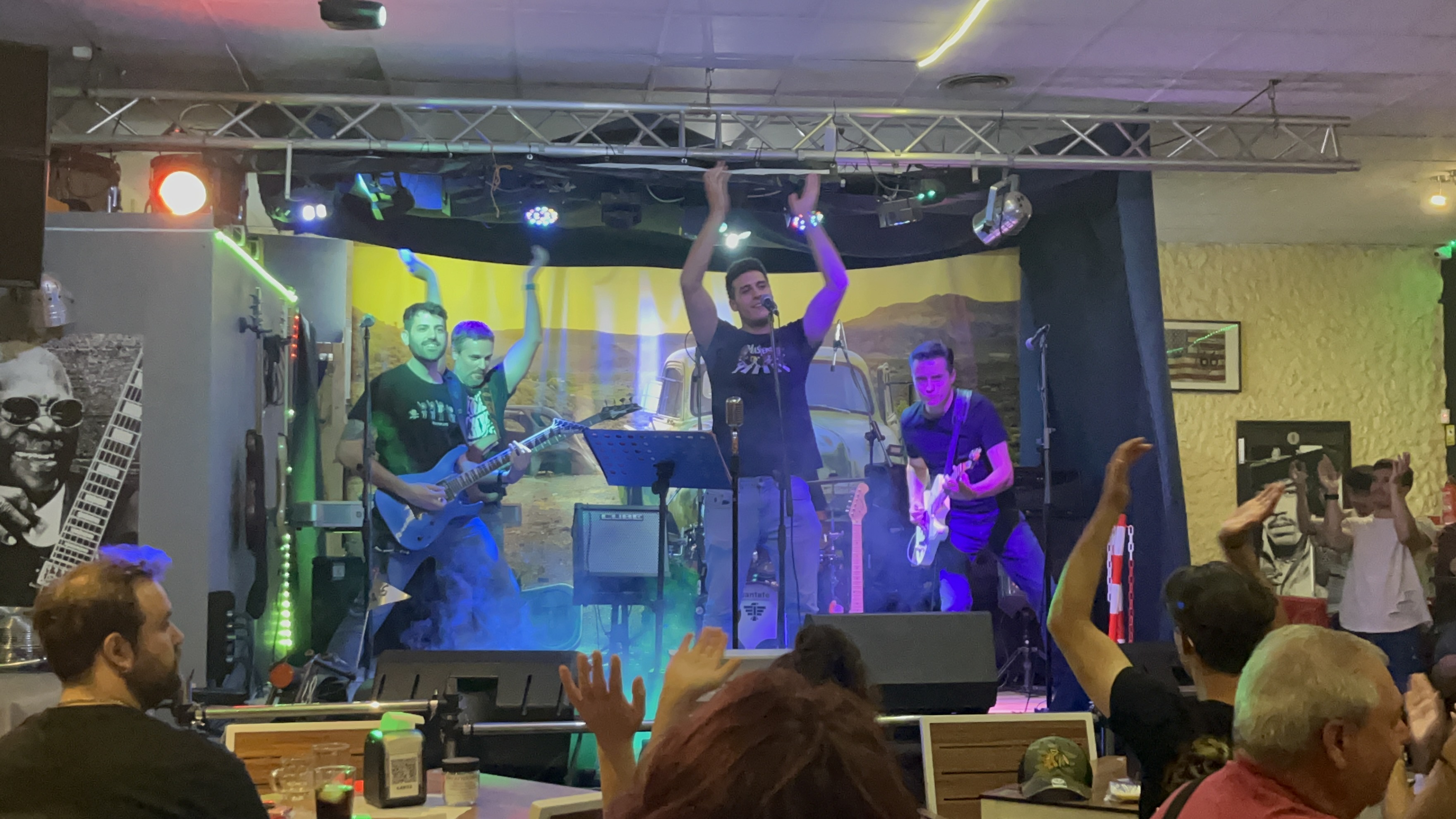 Alminar Rock Band en directo
